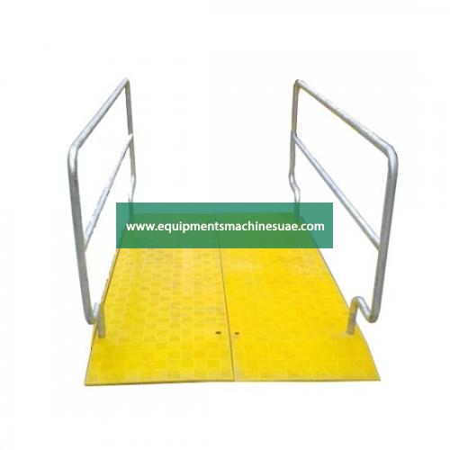 Plastic Trench Cover with Iron Barrier for Road Work